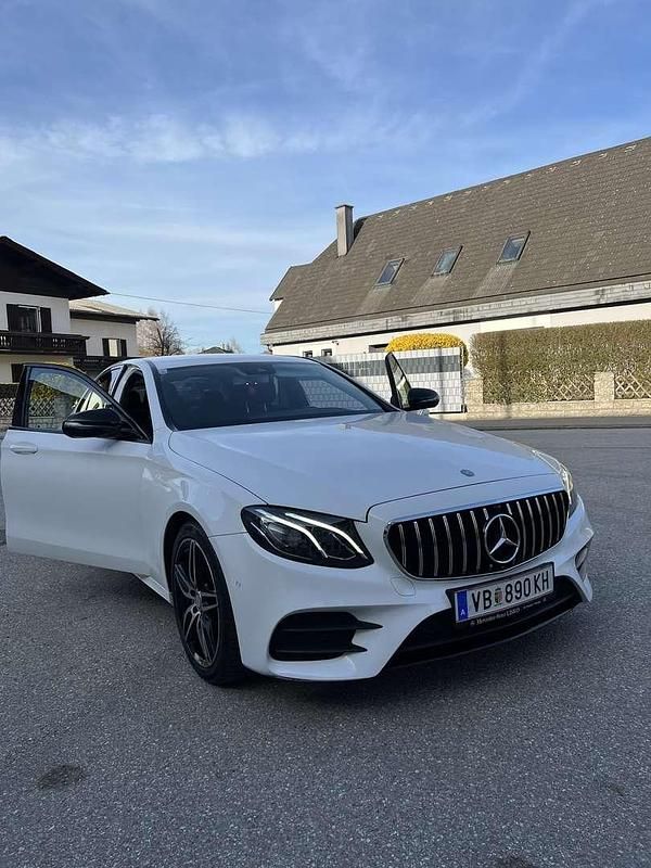 Gebraucht Mercedes E220 194 PS (142 kW) 2017 Limousine