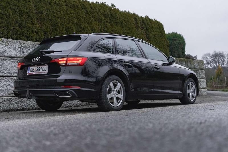 Gebraucht Audi A4 122 PS (89 kW) 2019 Schwarz Kombi