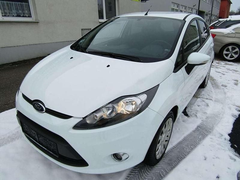Gebraucht Ford Fiesta Trend 60 PS (44 kW) 2011 Weiß Kleinwagen