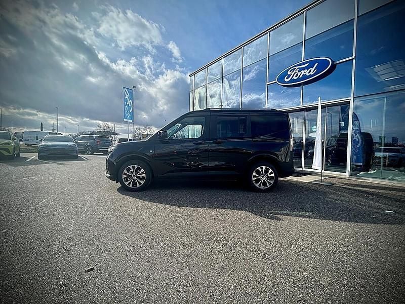 Neu Ford Tourneo Titanium 125 PS (91 kW) 2026 Agate black Kombi