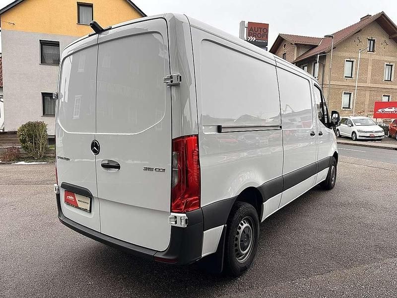 Gebraucht Mercedes Sprinter 150 PS (110 kW) 2024 Weiß Van