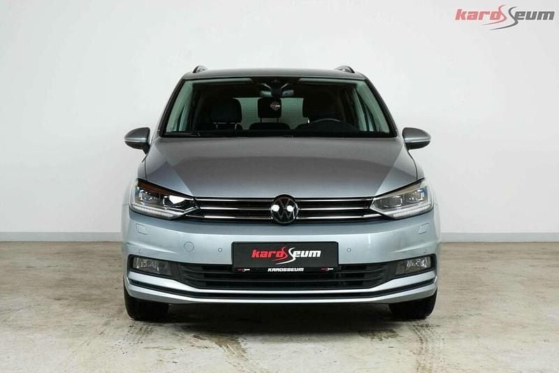 Gebraucht VW Touran 150 PS (110 kW) 2025 Silber Van / Kleinbus