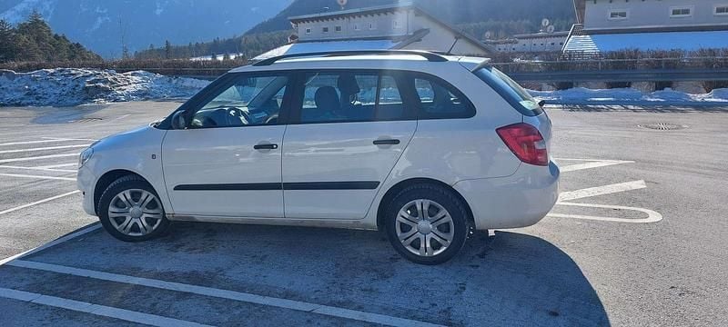 Gebraucht Skoda Fabia Active 90 PS (66 kW) 2012 Weiß Kombi