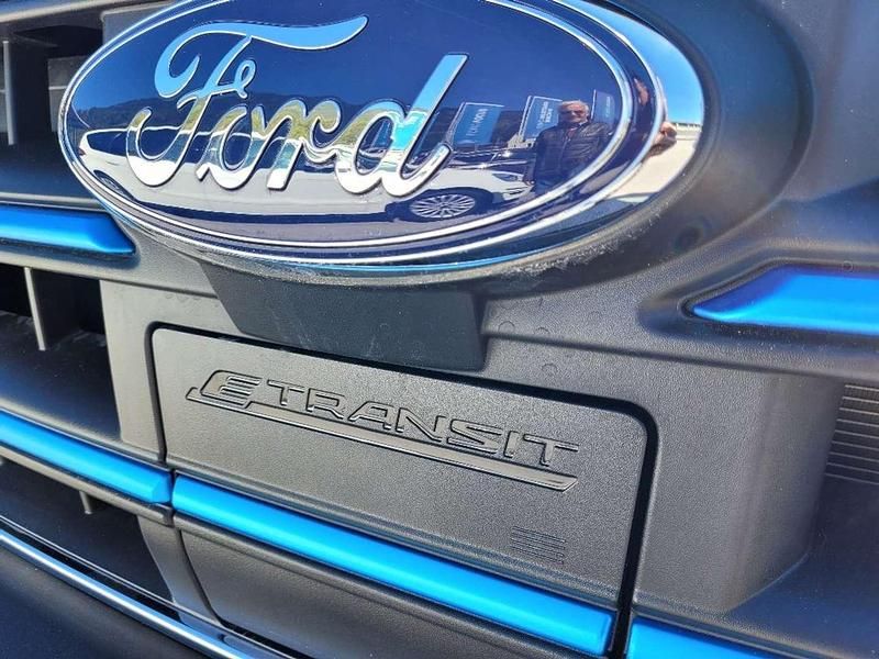 Gebraucht Ford E-Transit Trend 135 kW (184 PS) 2022 Weiß Van