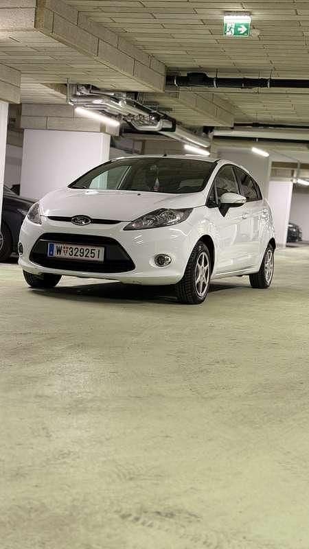 Gebraucht Ford Fiesta Trend 60 PS (44 kW) 2012 Limousine