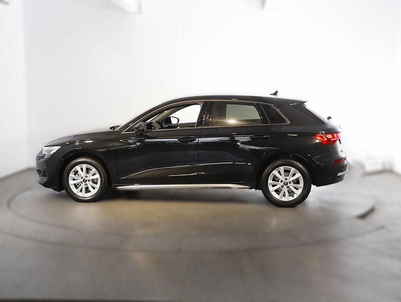 Neu Audi A3 Ambiente 116 PS (85 kW) 2026 Schwarz  metallicperleffektno Limousine