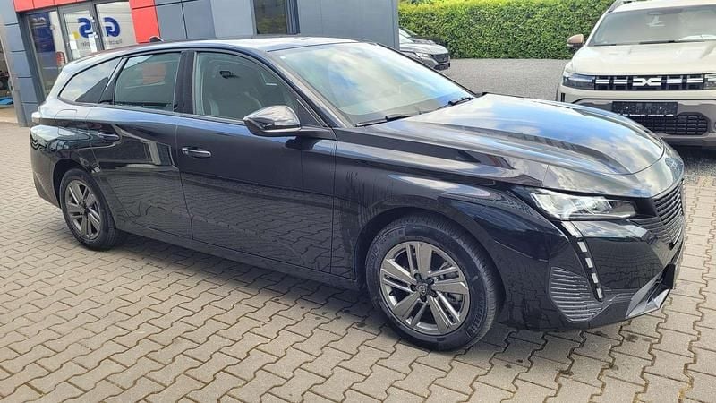 Neu Peugeot 308 SW Active 131 PS (96 kW) 2025 Schwarz Kombi