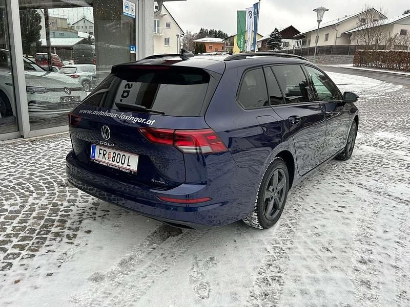 Gebraucht VW Golf VIII Life 150 PS (110 kW) 2023 Mittelblau  metallic Kombi