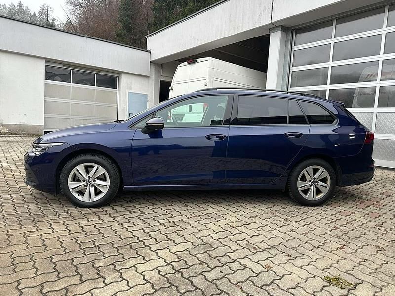 Gebraucht VW Golf VIII Life 150 PS (110 kW) 2023 Blau Kombi