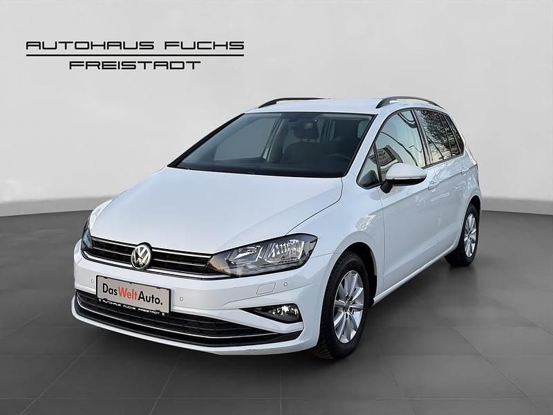 Weiss normal Gebraucht 2019 VW Golf VII Comfortline Limousine | € 16.960 (Fairer Preis) - Bild 1/4