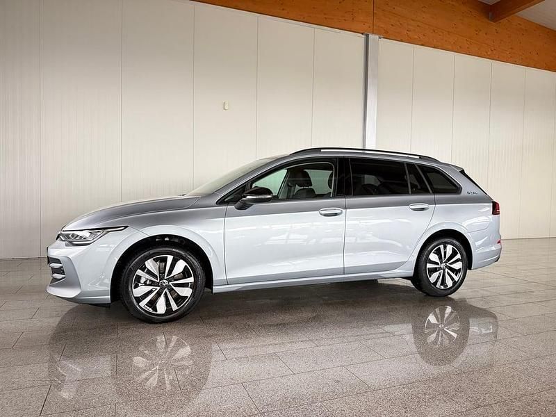 Gebraucht VW Golf VIII Life 115 PS (84 kW) 2025 Silber  metallic Kombi