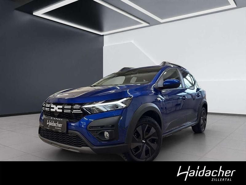 Blau Gebraucht 2024 Dacia Sandero Expression Limousine | € 17.490 (Fairer Preis) - Bild 1/4
