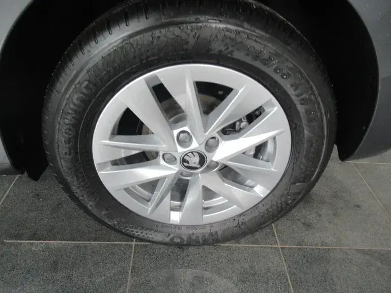 Gebraucht Skoda Fabia Selection 95 PS (69 kW) 2025 Mittelgrau  metallic Kleinwagen