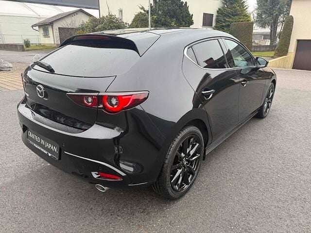 Neu Mazda 3 140 PS (102 kW) 2026 Schwarz sonderlackierung Limousine