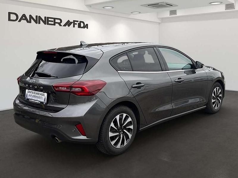 Gebraucht Ford Focus Titanium 125 PS (91 kW) 2024 Grau Limousine