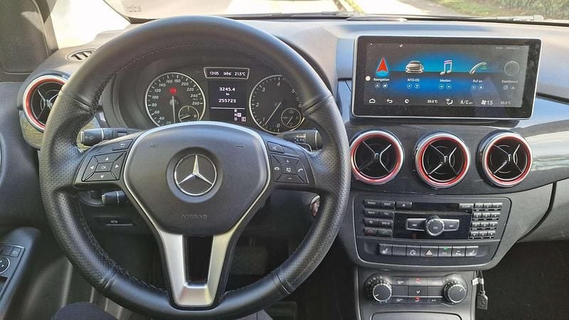 Schwarz Gebraucht 2012 Mercedes 180 Limousine | € 6.800 - Bild 1/4