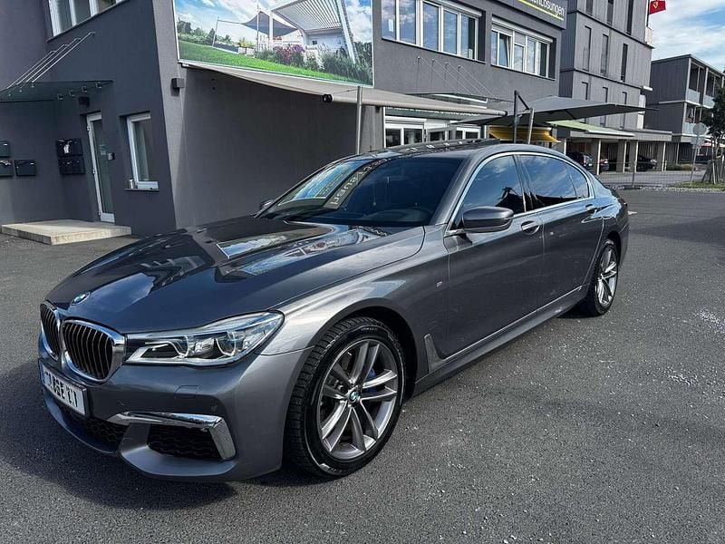 Grau Gebraucht 2016 BMW 740L M Sport Limousine | € 41.990 - Bild 1/4