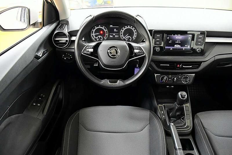 Gebraucht Skoda Fabia Ambition 65 PS (47 kW) 2022 Weiß Kleinwagen