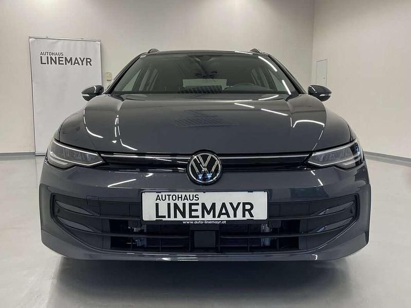Gebraucht VW Golf VIII Life 150 PS (110 kW) 2025 Grau Kombi