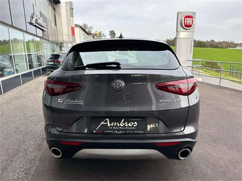 Gebraucht Alfa Romeo Stelvio Super 209 PS (153 kW) 2017 Grau SUV