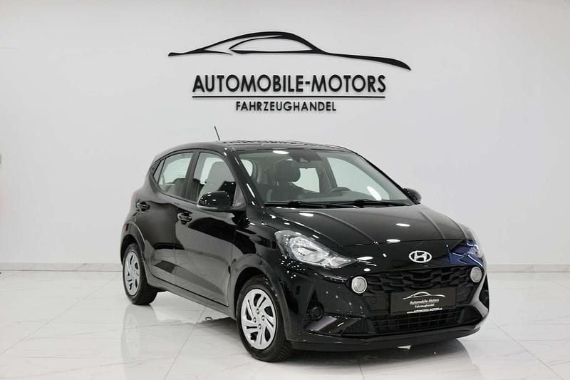 Gebraucht Hyundai i10 Pure 67 PS (49 kW) 2022 Schwarz Kleinwagen
