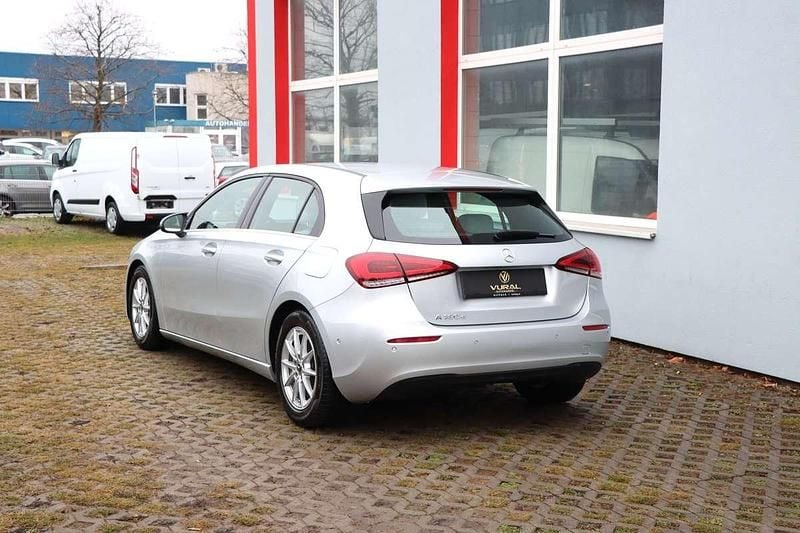Gebraucht Mercedes A180 116 PS (85 kW) 2018 Grau Kleinwagen