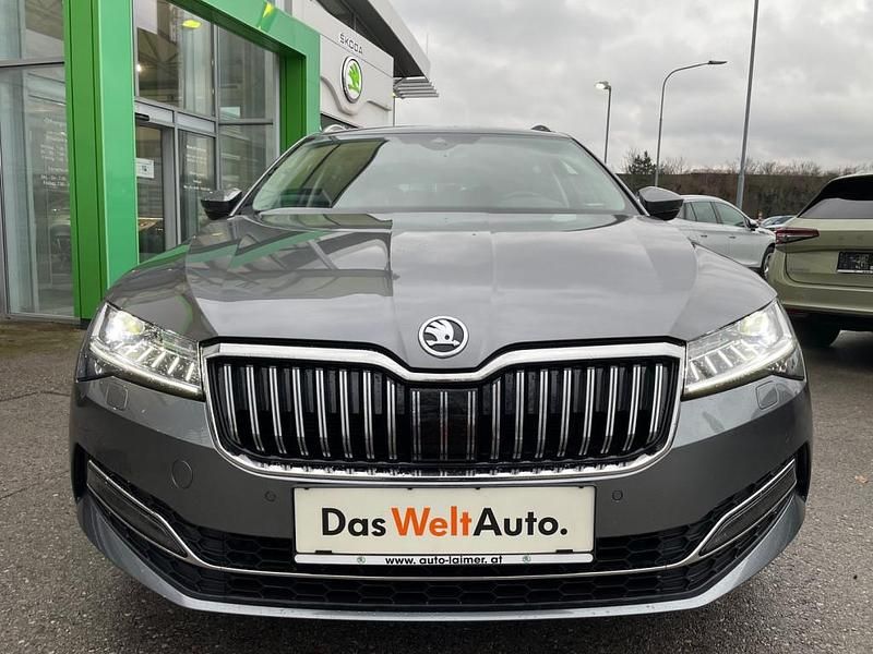 Gebraucht Skoda Superb Style 150 PS (110 kW) 2023 Grau Kombi