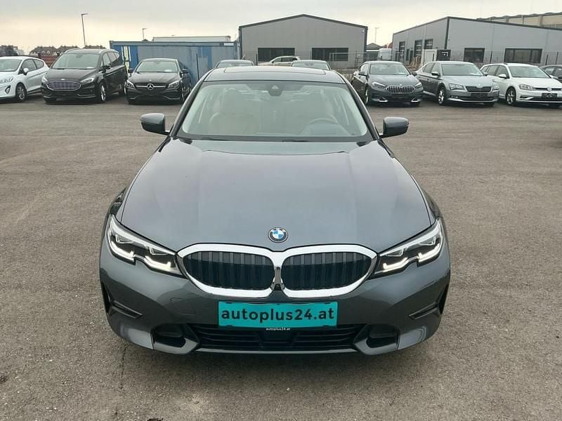 Gebraucht BMW 320 190 PS (139 kW) 2019 Silber Limousine