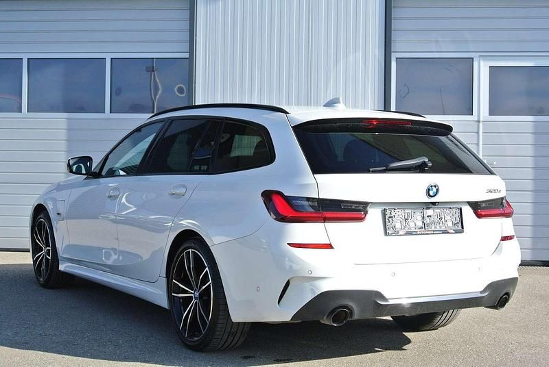 Gebraucht BMW 320e M Sport 163 PS (119 kW) 2021 Weiß Kombi