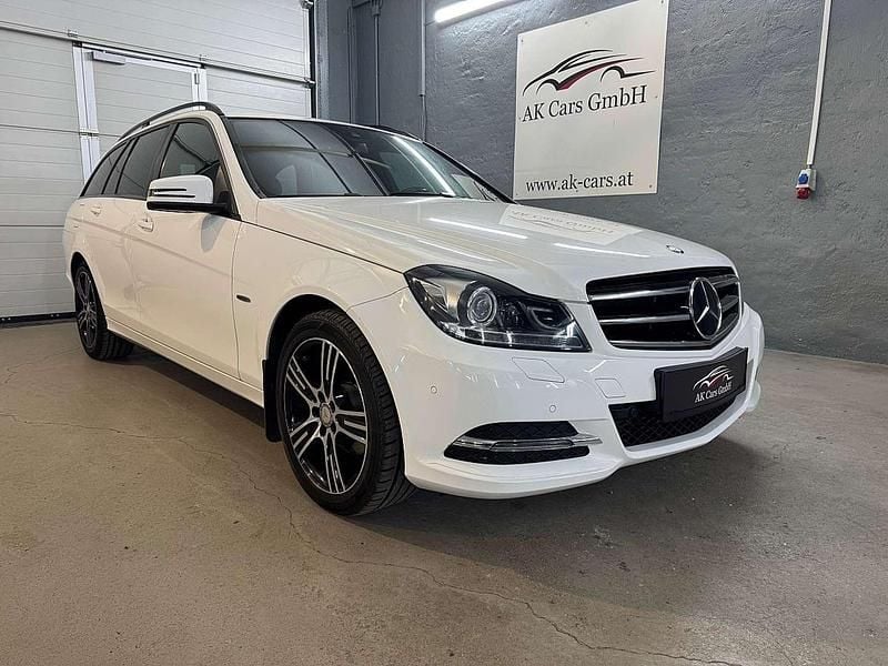 Weiß Gebraucht 2014 Mercedes C200 Edition Limousine | € 10.990 (Fairer Preis) - Bild 1/4