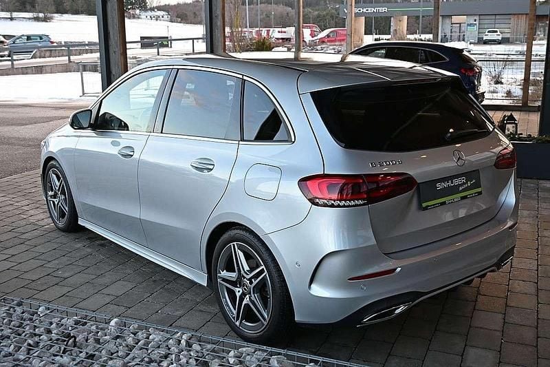 Gebraucht Mercedes B200 AMG line 150 PS (110 kW) 2020 Silber Van / Kleinbus