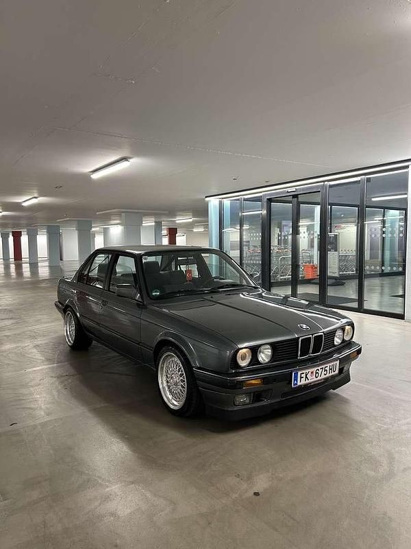 Gebraucht BMW 320 129 PS (94 kW) 1988 Limousine