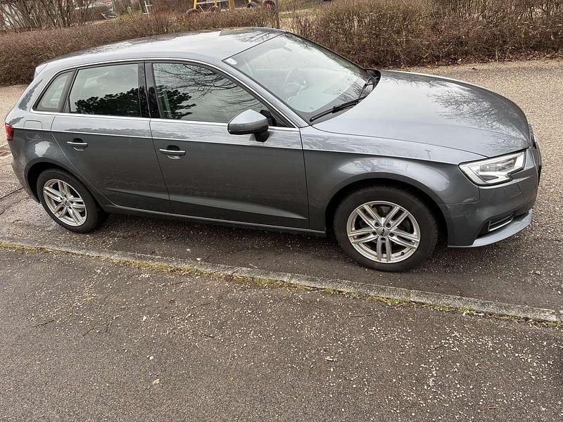 Gebraucht Audi A3 116 PS (85 kW) 2017 Grau Limousine