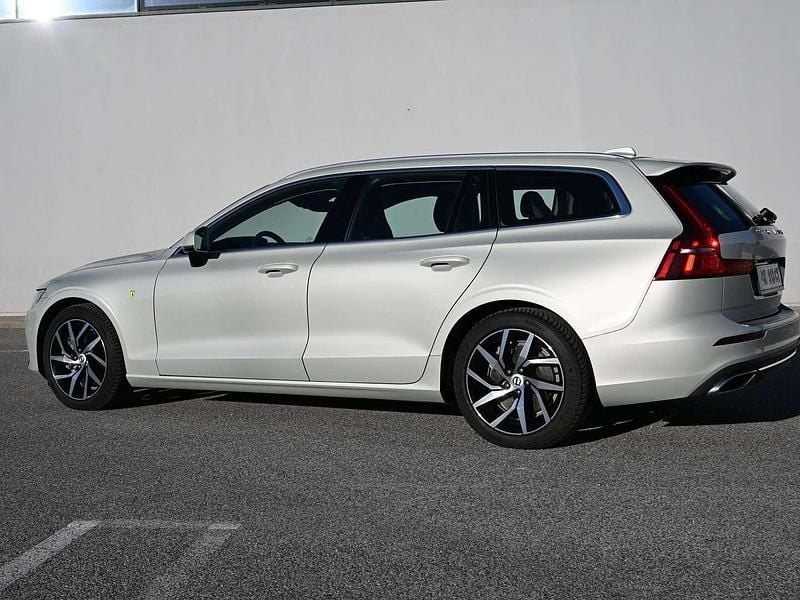 Gebraucht Volvo V60 Inscription 250 PS (183 kW) 2020 Silber Kombi