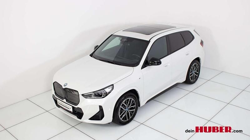 Gebraucht BMW iX1 Luxury Line 200 kW (272 PS) 2024 Mineralweiß SUV