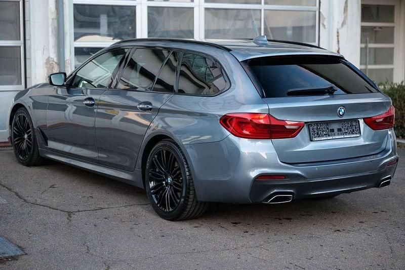 Grau Gebraucht 2019 BMW 540 Kombi | € 37.183 (Fairer Preis) - Bild 1/4