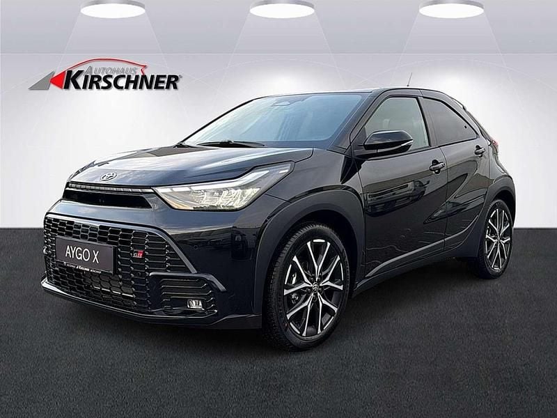 Schwarz Neu 2025 Toyota Aygo X Sport SUV | € 24.490 - Bild 1/4