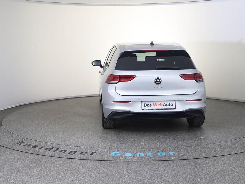 Gebraucht VW Golf VIII Life 115 PS (84 kW) 2023 Silber  metallic Limousine