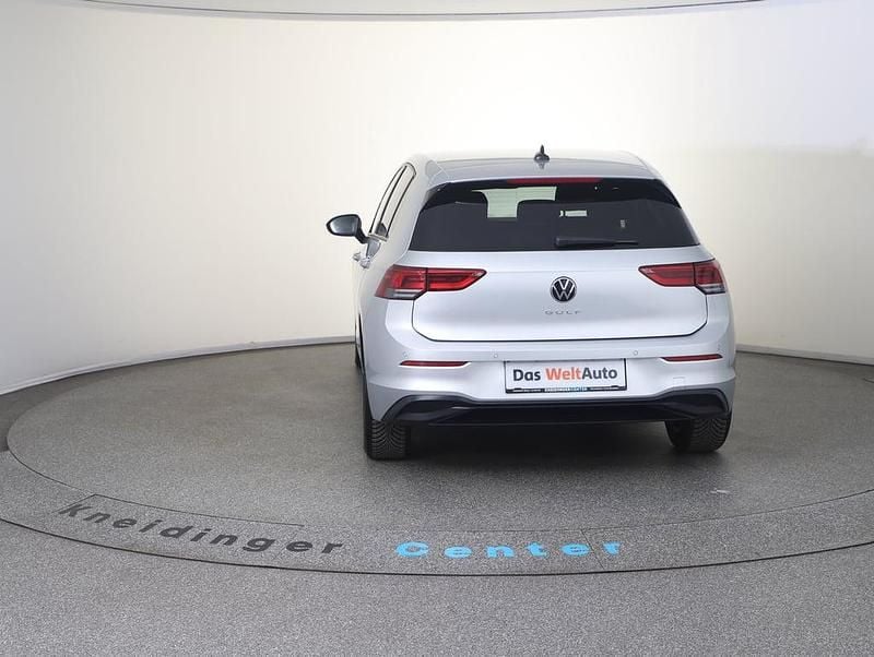 Gebraucht VW Golf VIII Life 116 PS (85 kW) 2023 Silber  metallic Limousine