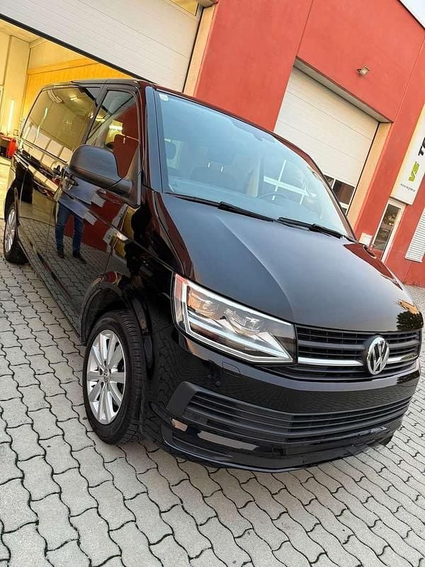 Gebraucht VW Multivan Trendline 150 PS (110 kW) 2017 Schwarz Van