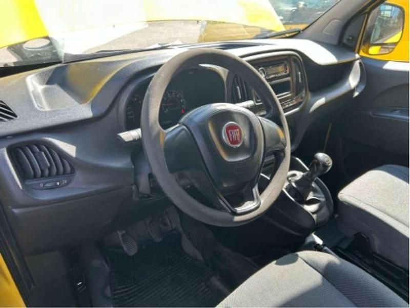 Gebraucht Fiat Doblò 90 PS (66 kW) 2015 Gelb Van / Kleinbus