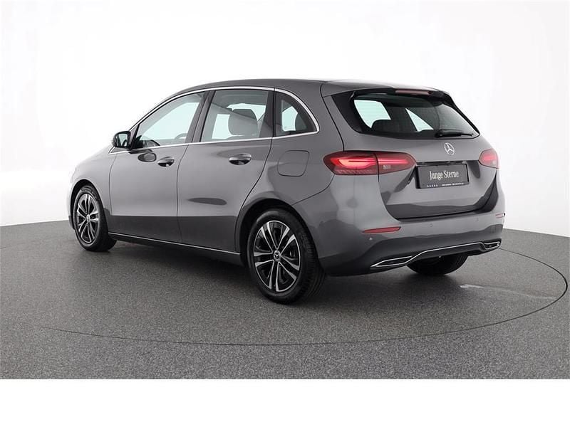 Gebraucht Mercedes B180 Progressive 136 PS (100 kW) 2024 Grau Van / Kleinbus