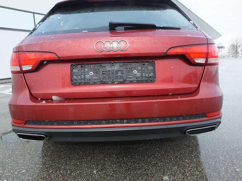 Gebraucht Audi A4 Sport 150 PS (110 kW) 2019 Rot Kombi