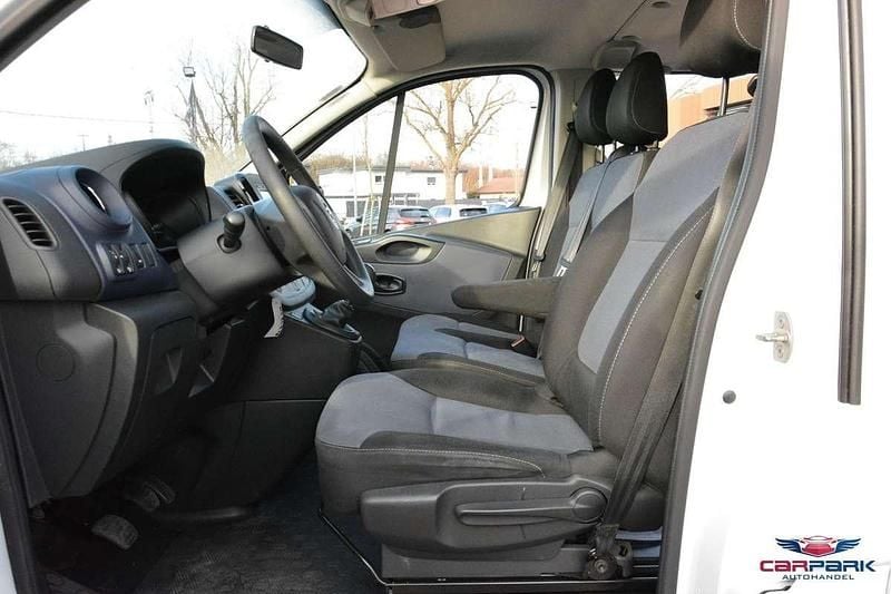Gebraucht Opel Vivaro 121 PS (88 kW) 2018 Weiß Van / Kleinbus