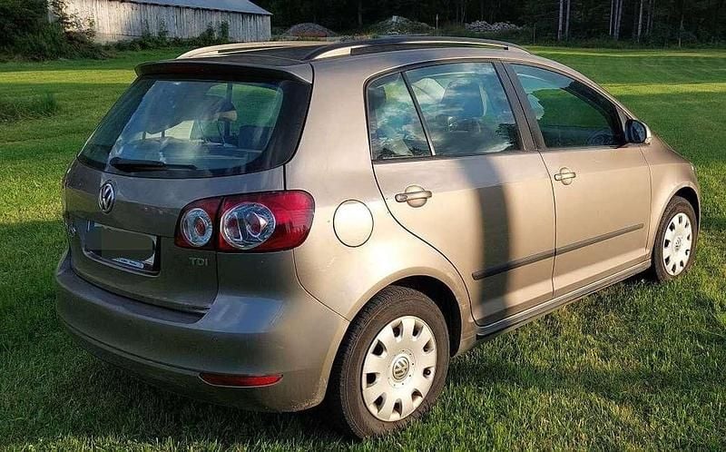 Braun Gebraucht 2011 VW Golf VI Comfortline Limousine | € 4.500 (Superpreis) - Bild 1/4