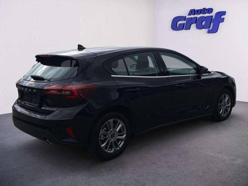 Neu Ford Focus Titanium 124 PS (91 kW) 2025 Schwarz Limousine