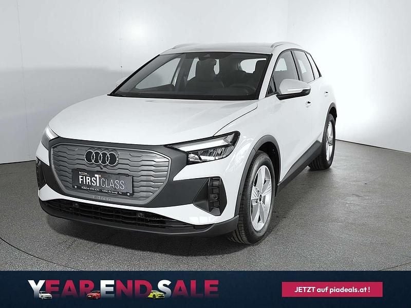 Weiss metallic Gebraucht 2025 Audi Q4 e-tron Basis SUV | € 54.980 - Bild 1/4