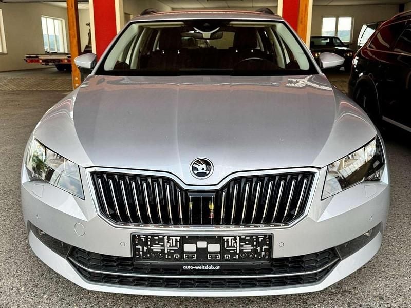 Gebraucht Skoda Superb Ambition 120 PS (88 kW) 2019 Silber Kombi