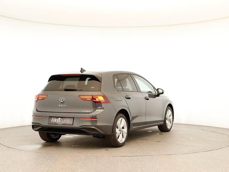 Neu VW Golf VIII 204 PS (150 kW) 2026 Mittelgrau  metallic