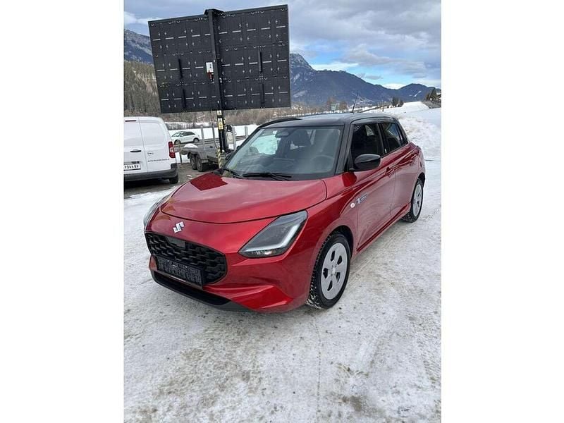 Gebraucht Suzuki Swift 82 PS (60 kW) 2025 Rot Kleinwagen